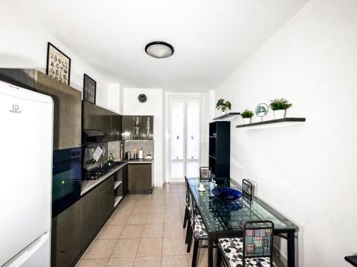 Loreto Apartment | Three-room apartment 2 bedrooms with balcony 2 min from Centrale