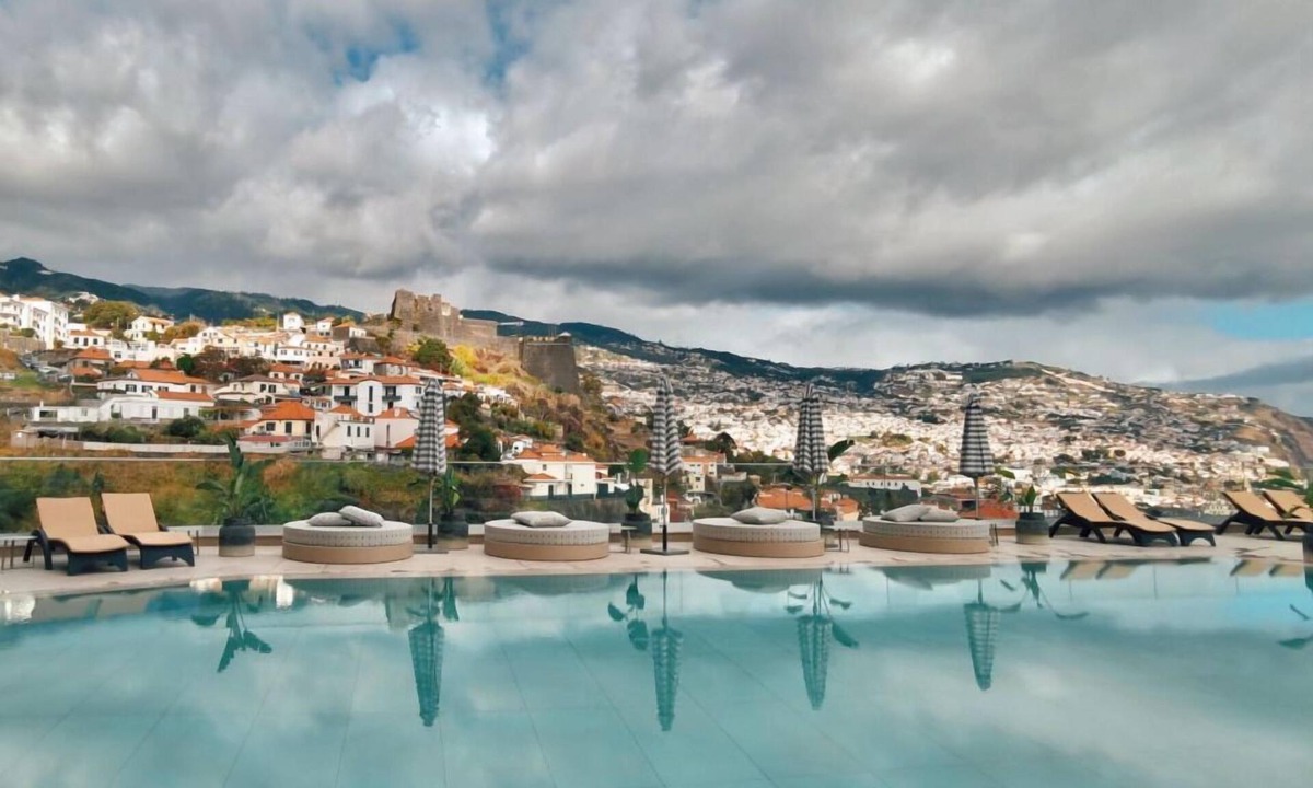 Sao Pedro House | Three Units w/Relaxing Views! With Swimming Pools, Free Parking, Area Shuttle!