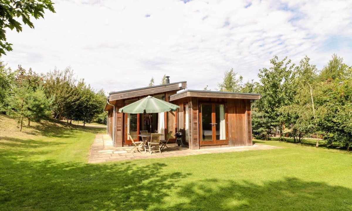 Oakham Cabin | TICKENCOTE, stylish interior, WiFi, Exton