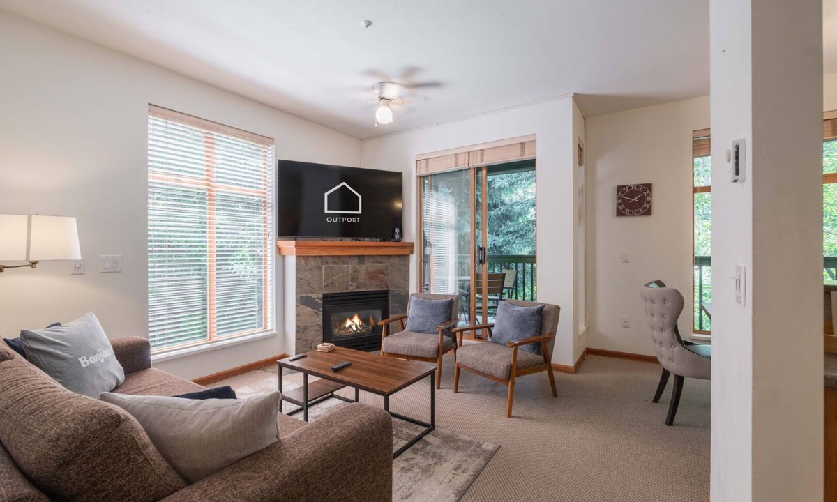Village North Apartment | Top location | Pool & hot tub | BBQ | AC | Parking