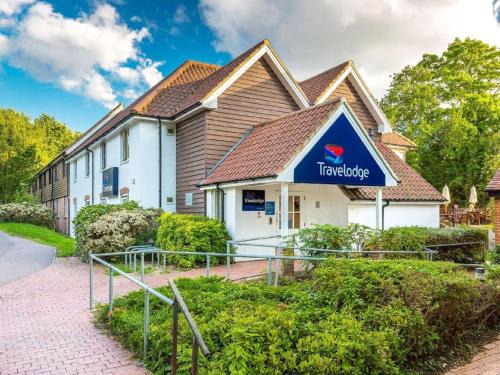 Woodford Bridge Hotel | Travelodge London Chigwell