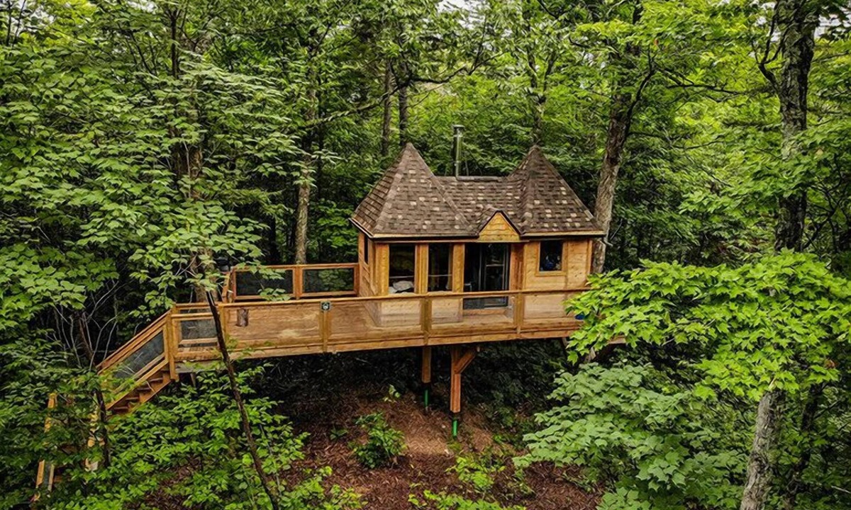 Saint-Faustin-Lac-Carre House | Treehouse #15 (in the forest)