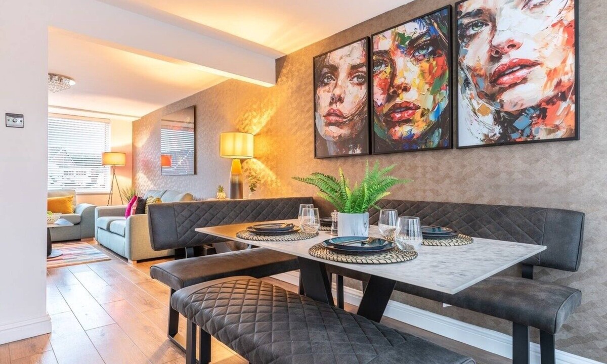 Measham House | Triumph House - Suitable for Contractors and Professional Personal