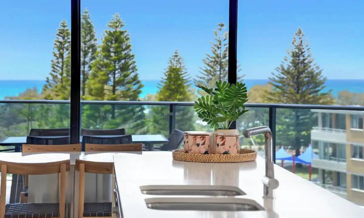 Broadbeach Resort | Tropical Beach Paradise at Oracle Level 5