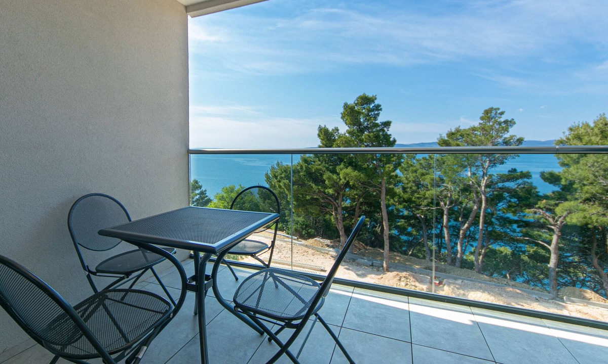 Brela Apartment | Two bedroom apartment with a swimming pool Brela, Makarska (A-19834-d)