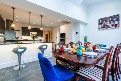 Hemel Hempstead Apartment | Two Waters 4bed Luxury Business and Retreat