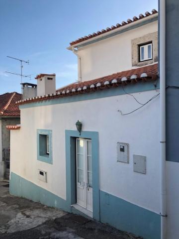 Linda-a-Pastora House | Typical small house near Lisbon