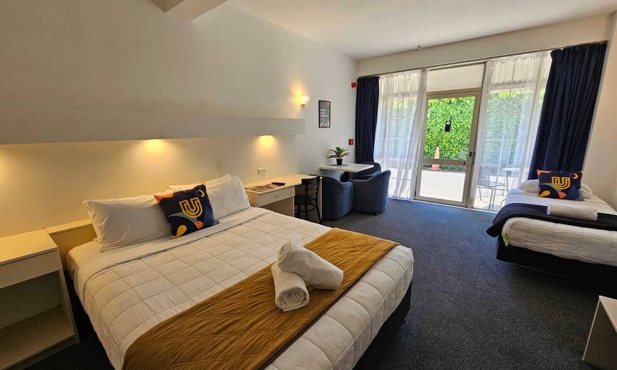 Paraparaumu Beach Hotel | U Studios Paraparaumu, SureStay Collection by BW