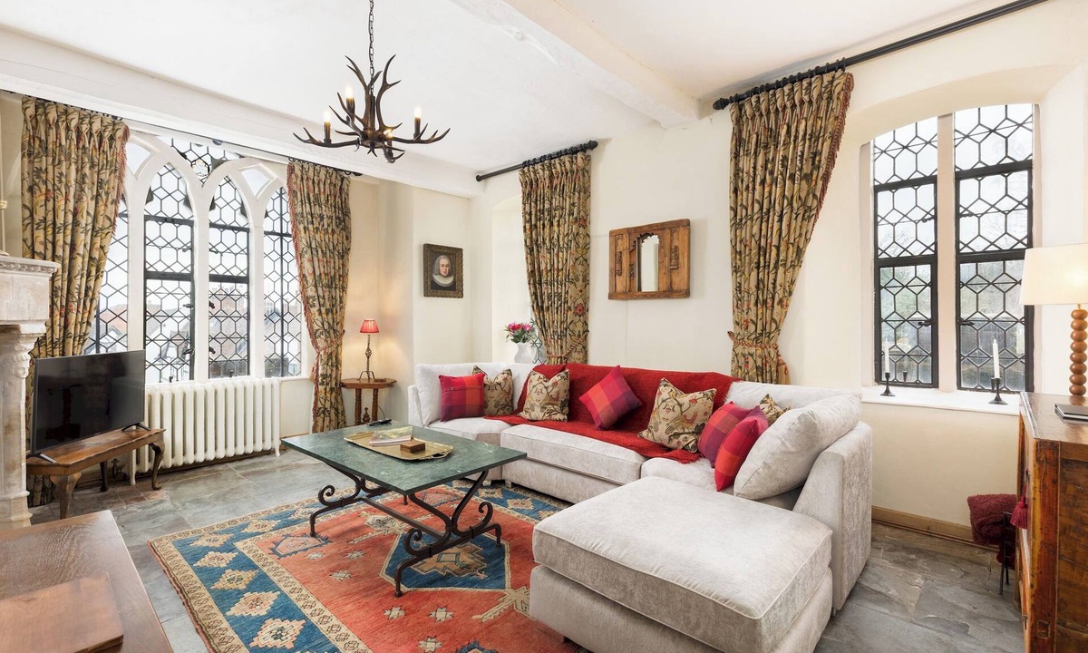 Warwick Town Centre House | Unique Castle Stay, The East Gate Tower, Warwick - Pass the Keys