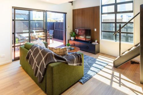 Riccarton Apartment | Urban Loft Near Westfield Mall Walk Everywhere