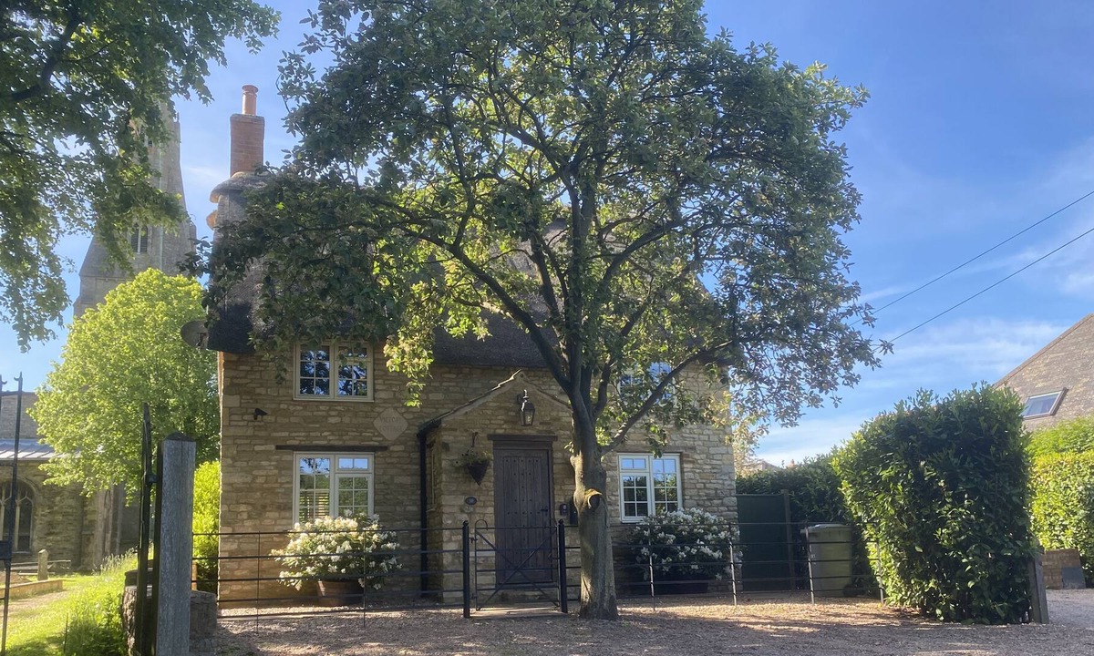 Cottesmore Cottage | VICTORY COTTAGE 5* Gold - Chocolate box cottage
