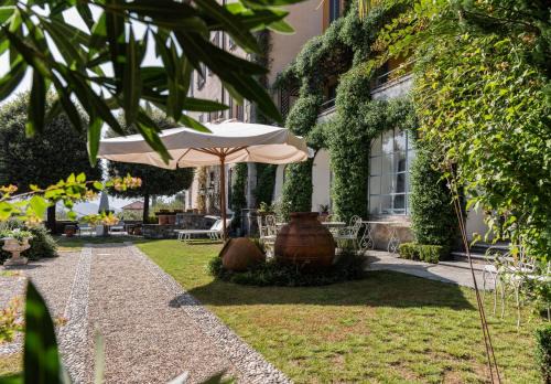 Azzano House | Villa Brentano - Mezzegra, Tremezzina by LoveComo