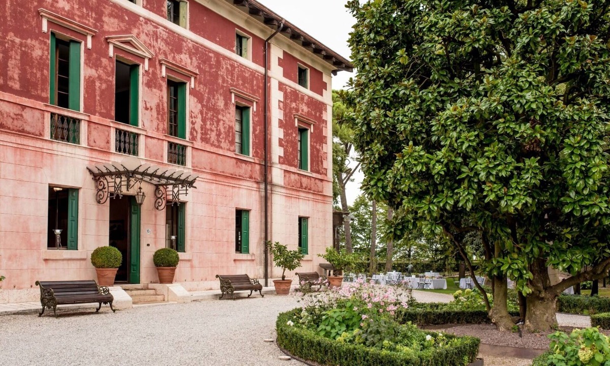 Sona Villa | Villa dei Cipressi Wine Resort - Elegance between Vineyards and Lake