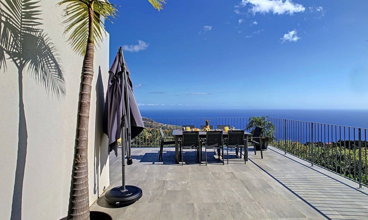 Estreito da Calheta House | Villa Piece of Heaven by LovelyStay
