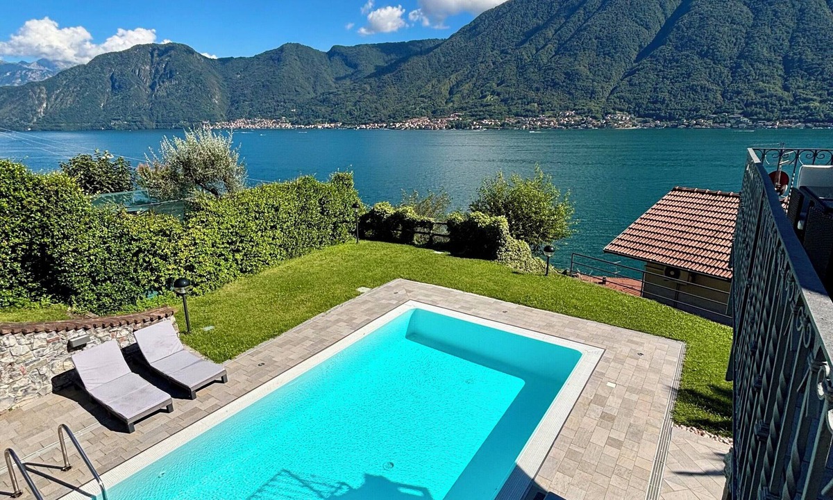 Colonno Villa | Villa Rosa private villa-balcony, terrace, gardens, pool-fully air conditioned.
