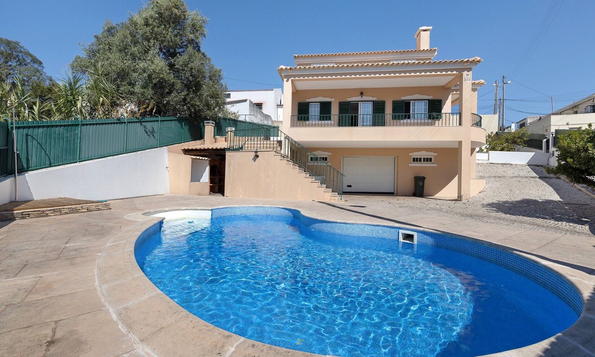 Carvoeira Villa | Villa 'Vivenda De São Marcos' with Private Pool, Private Terrace and Wi-Fi
