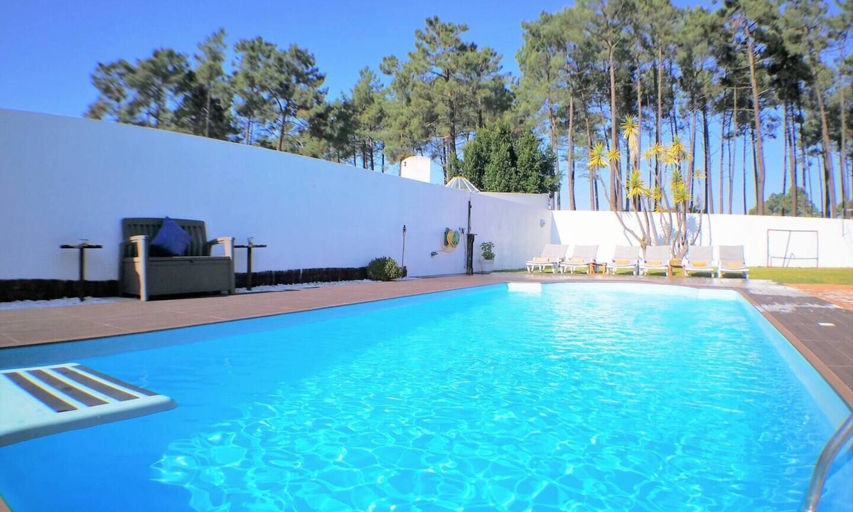 Verdizela Villa | Villa with Heated pool, WiFi, 5min Beaches, 20min Lisbon