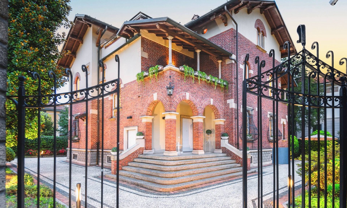 Cesano Maderno Villa | Villibera - Liberty Design Villa with SPA, Cinema, Gym & Game Room | Sleeps 20