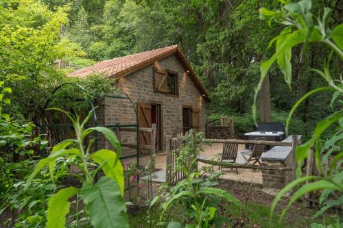 Gomze-Andoumont House | Vintage Barn with Jacuzzi in Nature