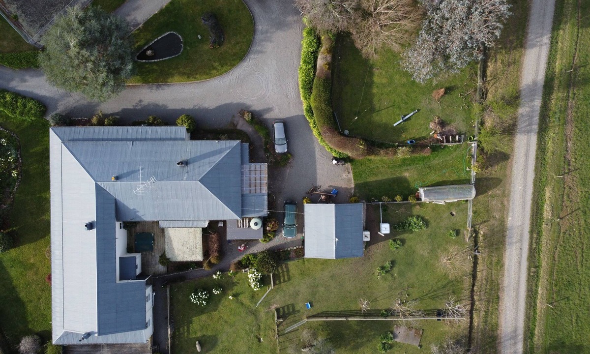 Pirinoa House | Waihora Homestead, Martinborough. Minimum 4 guests Please and kids under 10 free