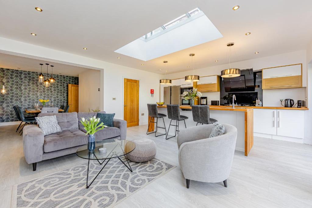 Great Baddow House | Walnut Tree at Moulsham