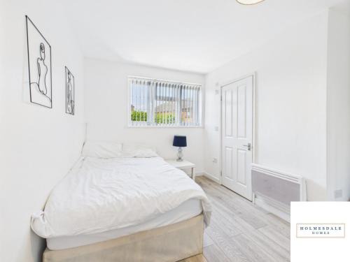 Weston Apartment | Waterfront by Holmesdale Homes