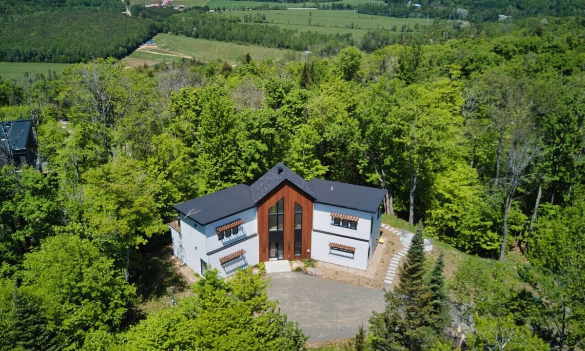 La Conception Ski Chalet | Wellness Retreat in the Tremblant Area!
