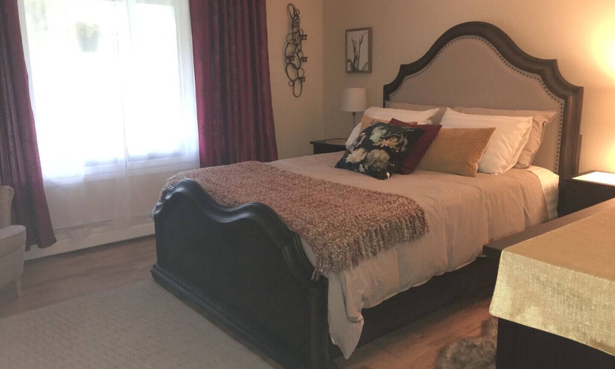 Trinity Bed & Breakfast | With view of the garden! Total relaxation in the heart of the Trinity Bight!