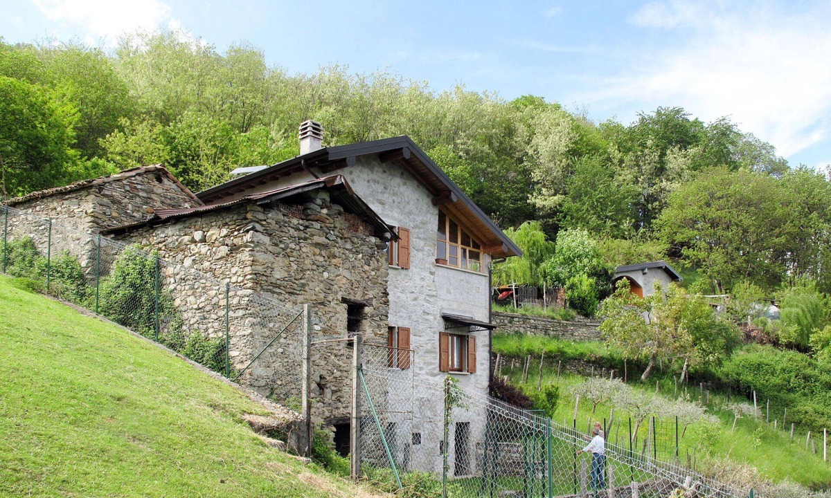 Cremia House | Wonderful private villa for 2 guests with TV, terrace and pets allowed