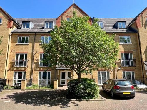 Canning Town South Apartment | Your London Escape Bright 1 Bed Flat with Parking