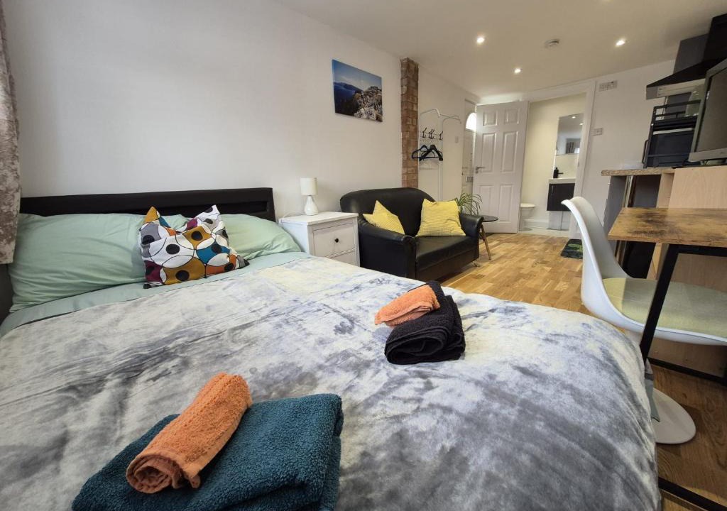 Haselbury Apartment | Your London Escape - Cosy Studio w fast Wi-Fi & free onstreet parking