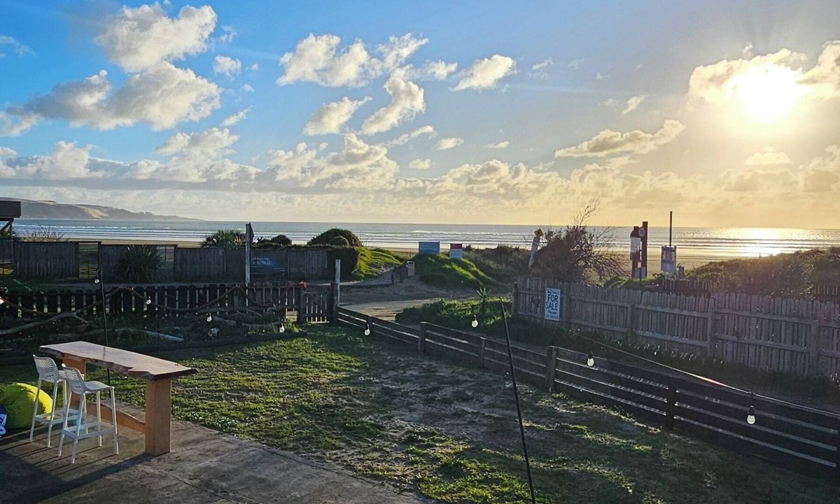 Ahipara Cabin | Your Quintessential Kiwi Bach – Beachfront, Ahipara Nostalgia at Its Finest