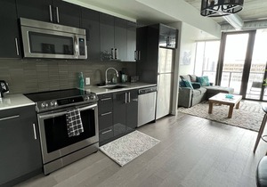2 bed downtown sleeps 5 across jets arena king bed