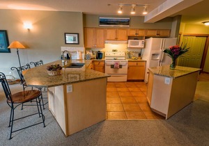 Amazing Rocky Mountain Views: Spacious, Bright, Comfortable Condo, Free WIFI