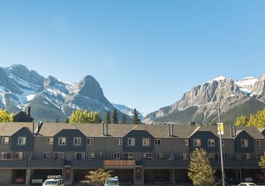 Amazing Rocky Mountain Views: Spacious, Bright, Comfortable Condo, Free WIFI