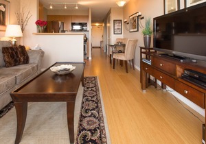 Astoria Cozy-Beautiful Cozy Condo in the Heart of Downtown Victoria by Victoria Prime!