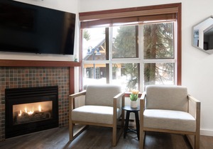 Attractive Townhouse in Whistler Village w/Hot Tub
