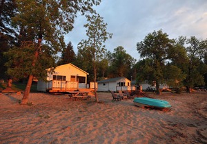 Bowerbird Beach Camp Cabin #4