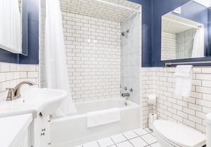 Bright and Modern 2BR Apartment with Netflix