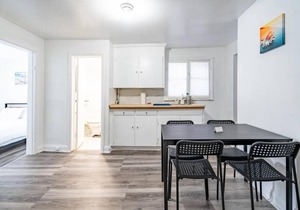 Bright Apartment in The Beaches