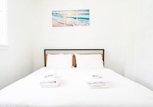 Bright Apartment in The Beaches