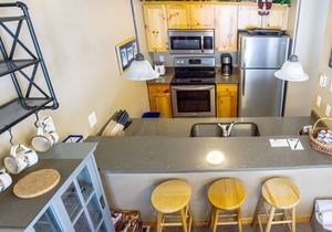 Cozy Condo Close to Village | Access to Ski-Out Trail | Private Hot Tub | Fireplace