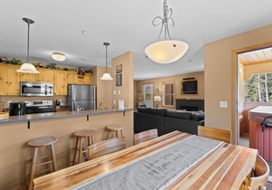 Cozy Condo Close to Village | Access to Ski-Out Trail | Private Hot Tub | Fireplace
