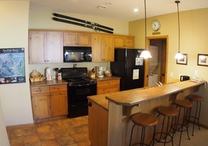 Cozy Condo Close to Village | Access to Ski-Out Trail | Private Hot Tub | Fireplace