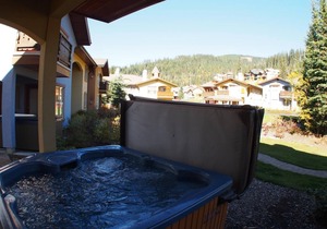 Cozy Condo Close to Village | Access to Ski-Out Trail | Private Hot Tub | Fireplace