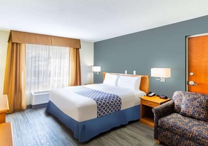 Econo Lodge Inn & Suites University