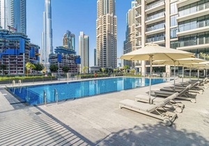 Elegant Apt With Balcony Minutes from Burj Khalifa