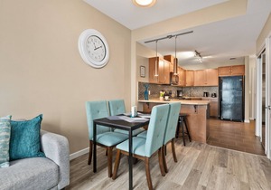 GLOBALSTAY . Modern DT Condo. Balcony. Free Parking. Gym.
