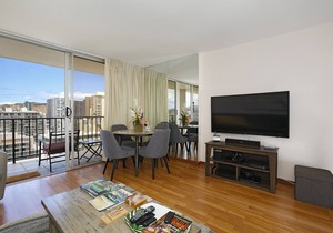 Great for Families! Partial Ocean/Canal/Diamond Head Views! Pool, Wi-Fi, Prkg