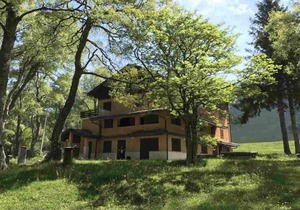 La Capanna di Pian delle Betulle. Holiday Apartment Doppio Ingresso with Mountain View, Wi-Fi & Garden